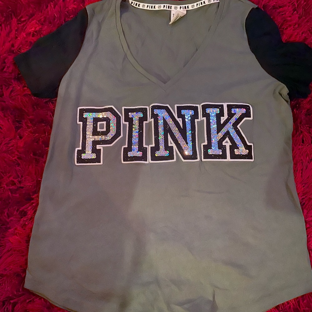 💚💚 VS PINK T-shirt